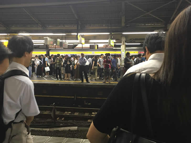 新宿駅にて「こんなだったコロナ前の日常」